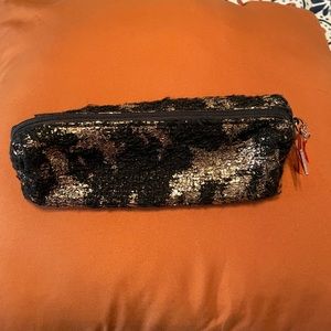 💋💋 MAC Limited Edition Make Up Bag 💋💋